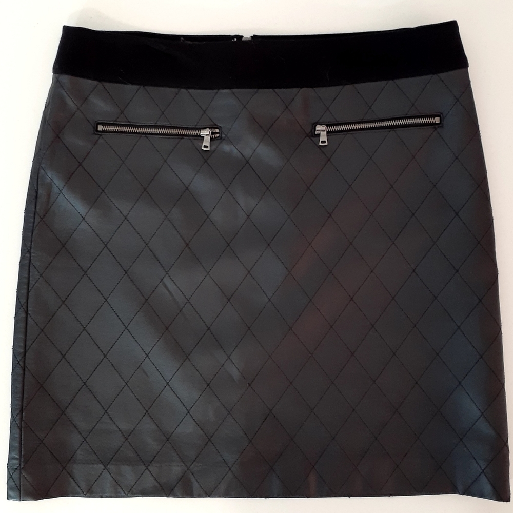 Ann Taylor pleather skirt with zippered pockets on front. Size 8